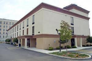 La Quinta By Wyndham Hotel Jamestown
